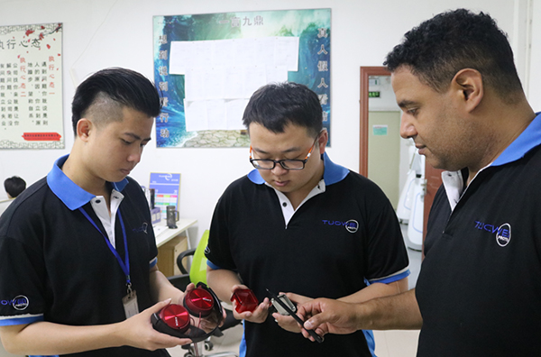 手板制作工廠的美國技術總監